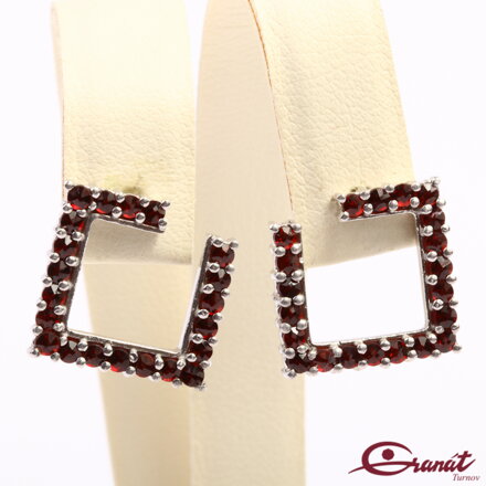 Náušnice Geometrie - Stříbrné náušnice s českými granáty