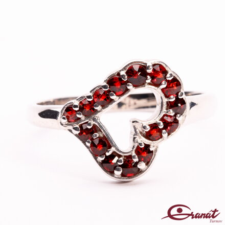 Prsten Srdce - Stříbrný prsten s českými granáty