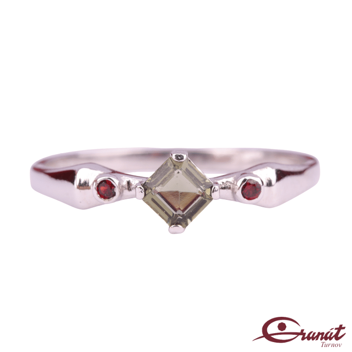 Prsten Elegance - Stříbrný prsten s vltavínem a českými granáty